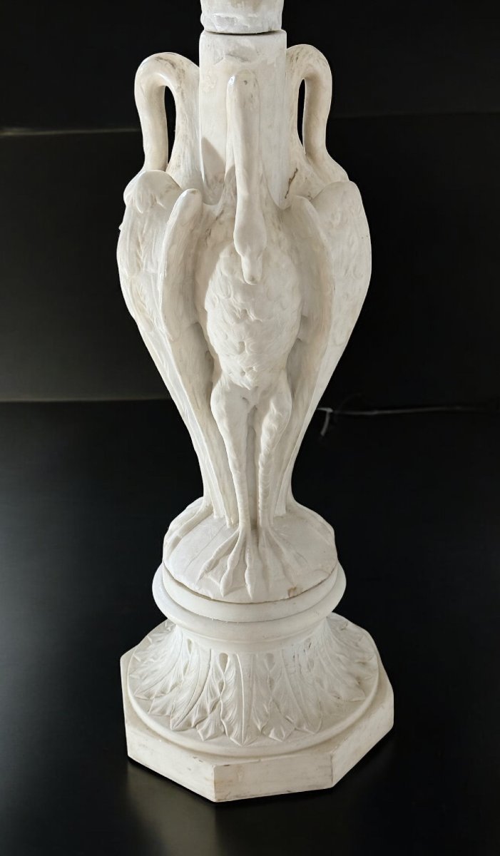 Tavolo con piedistallo ottagonale decorato con cigni in Marmo Carrara -photo-4