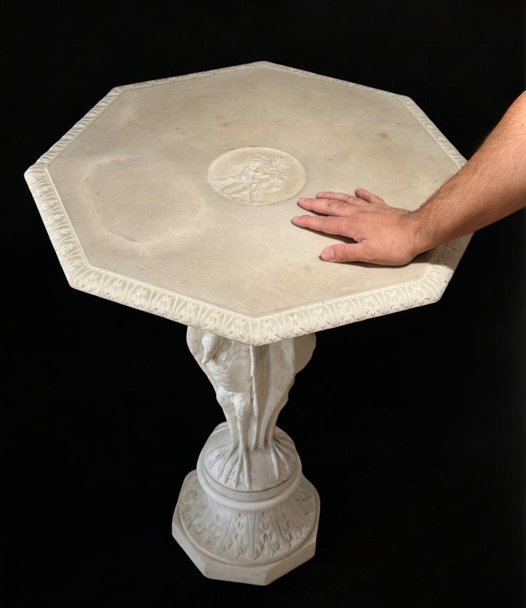 Tavolo con piedistallo ottagonale decorato con cigni in Marmo Carrara -photo-7