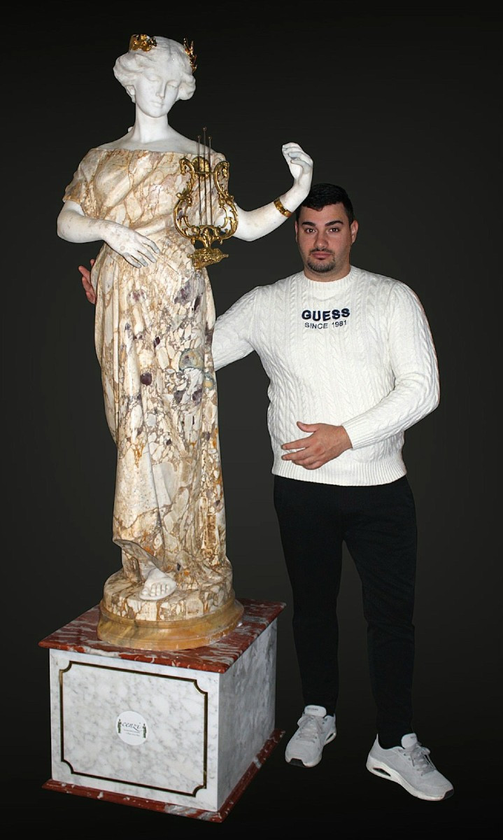 Statua monumentale raffigurante Ebe, dea greca della giovinezza, che suona la lira, Marmo -photo-4