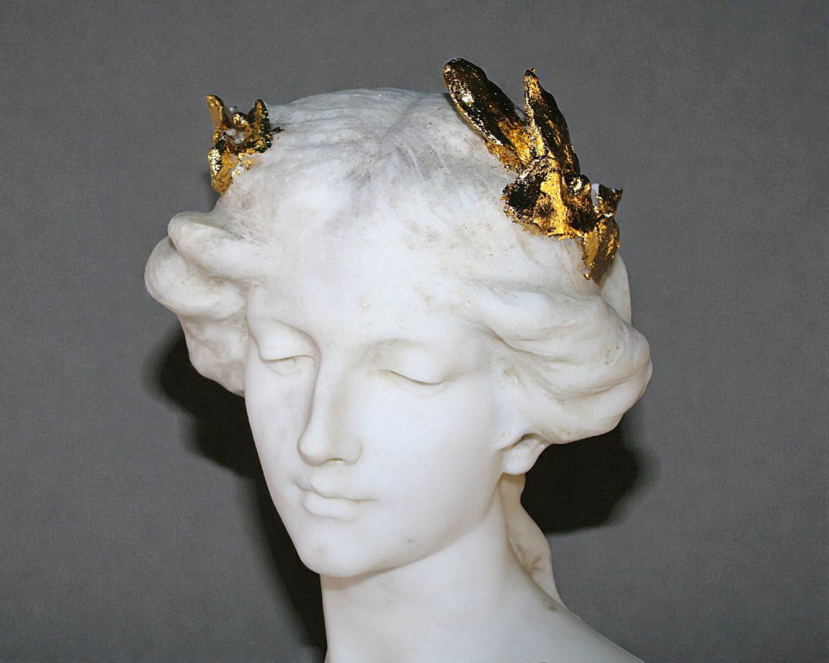 Statua monumentale raffigurante Ebe, dea greca della giovinezza, che suona la lira, Marmo -photo-1