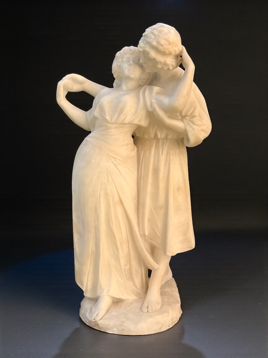 Gruppo scultoreo raffigurante due bambini danzanti Marmo