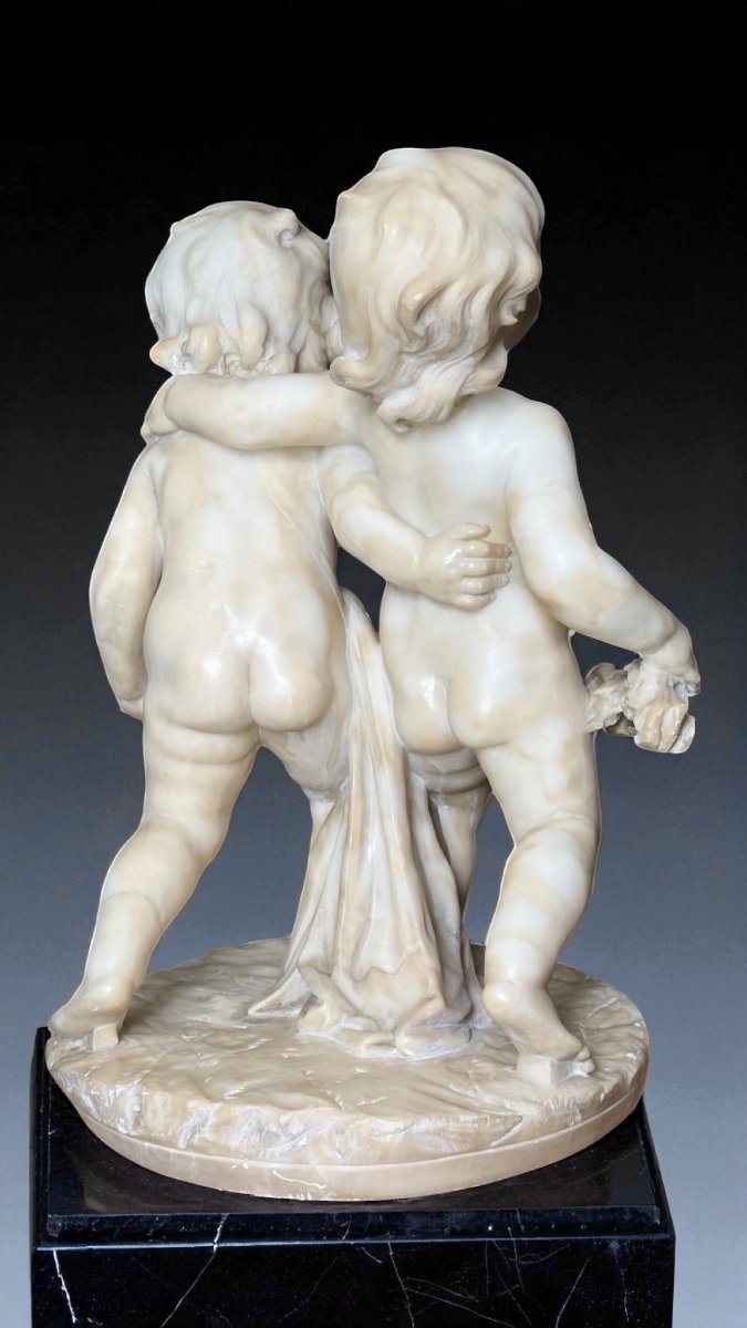 Statua raffigurante Putti con ghirlande di fiori -photo-1