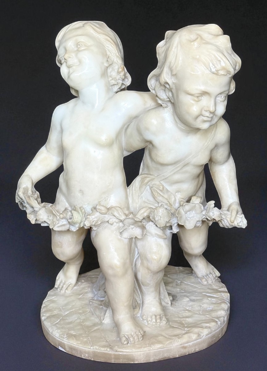 Statua raffigurante Putti con ghirlande di fiori 