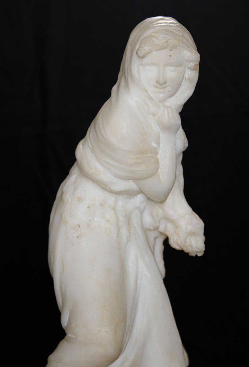 Statua giovane fanciulla sorridente in Marmo Carrara -photo-1