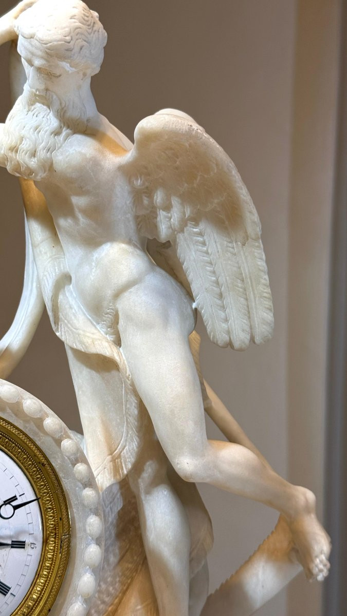 Orologio con sculture neoclassiche mitologiche in Marmo Carrara -photo-5