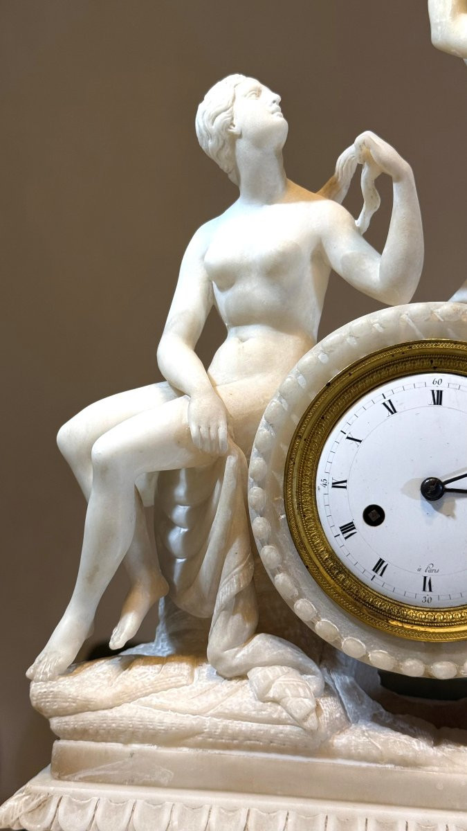 Orologio con sculture neoclassiche mitologiche in Marmo Carrara -photo-6