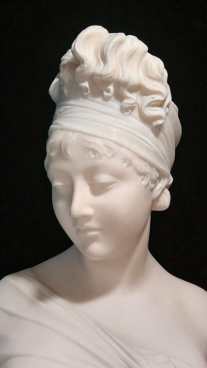 Busto raffigurante Madame Récamier in Marmo Bianco Statuario di Carrara -photo-1