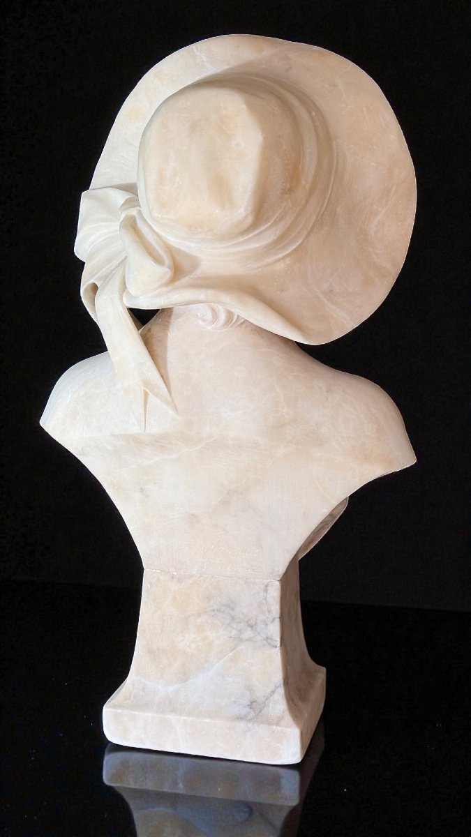 Busto raffigurante giovane Dama sorridente con Cappello Marmo -photo-2