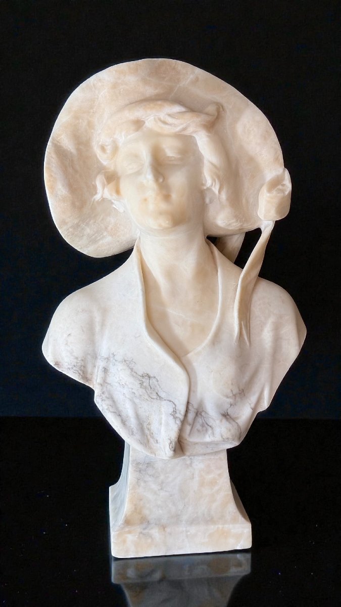 Busto raffigurante giovane Dama sorridente con Cappello Marmo -photo-3
