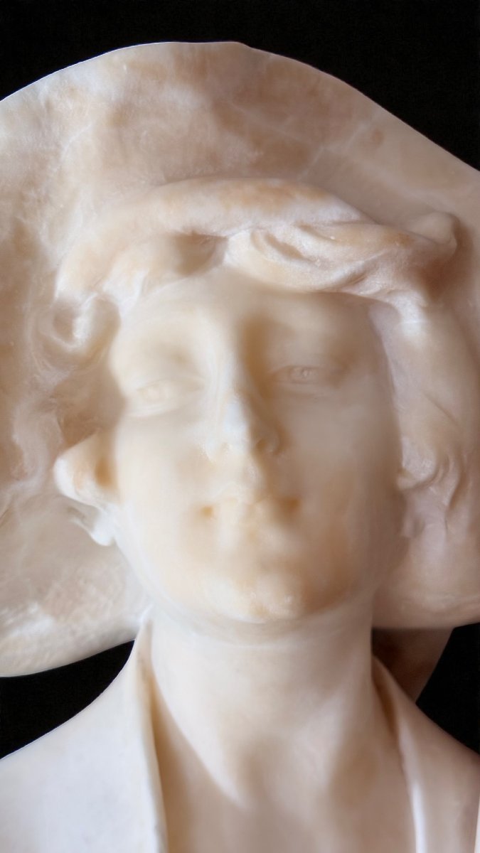 Busto raffigurante giovane Dama sorridente con Cappello Marmo -photo-4