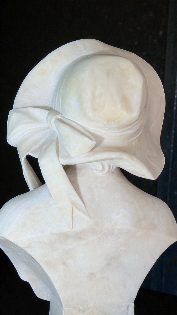 Busto raffigurante giovane Dama sorridente con Cappello Marmo -photo-2