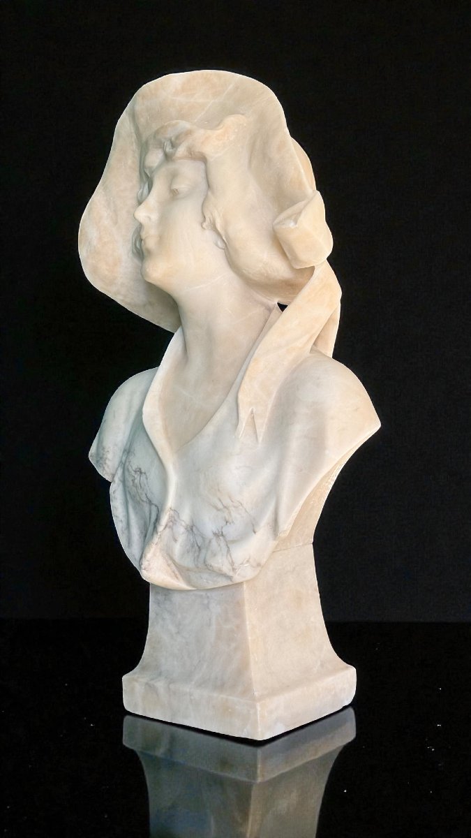 Busto raffigurante giovane Dama sorridente con Cappello Marmo -photo-7