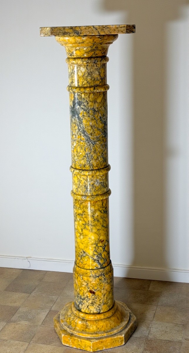 Capitello in Marmo Giallo Arabescato 