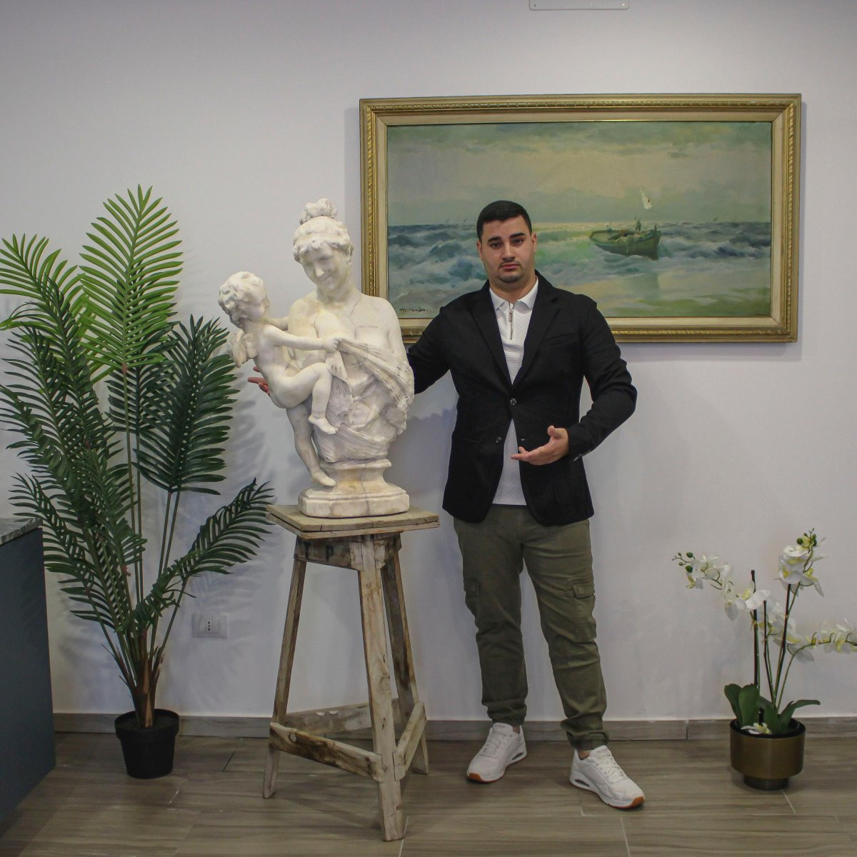 Statua Fanciulla con Eros in Marmo Bianco Statuario di Carrara -photo-3