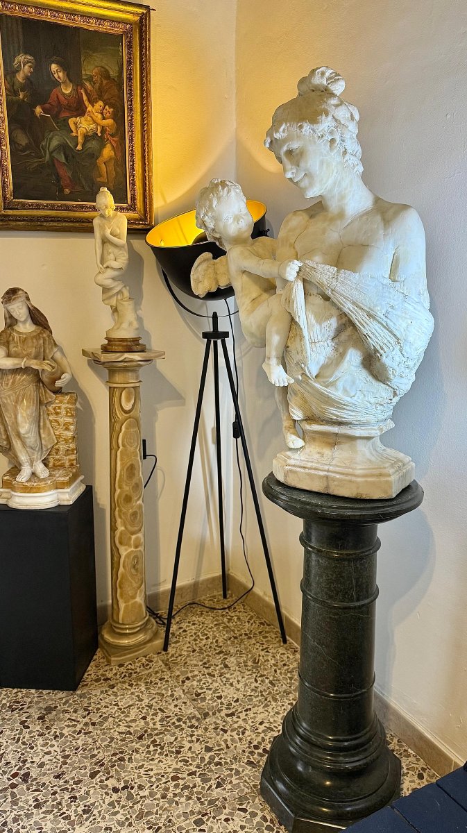 Statua Fanciulla con Eros in Marmo Bianco Statuario di Carrara -photo-4
