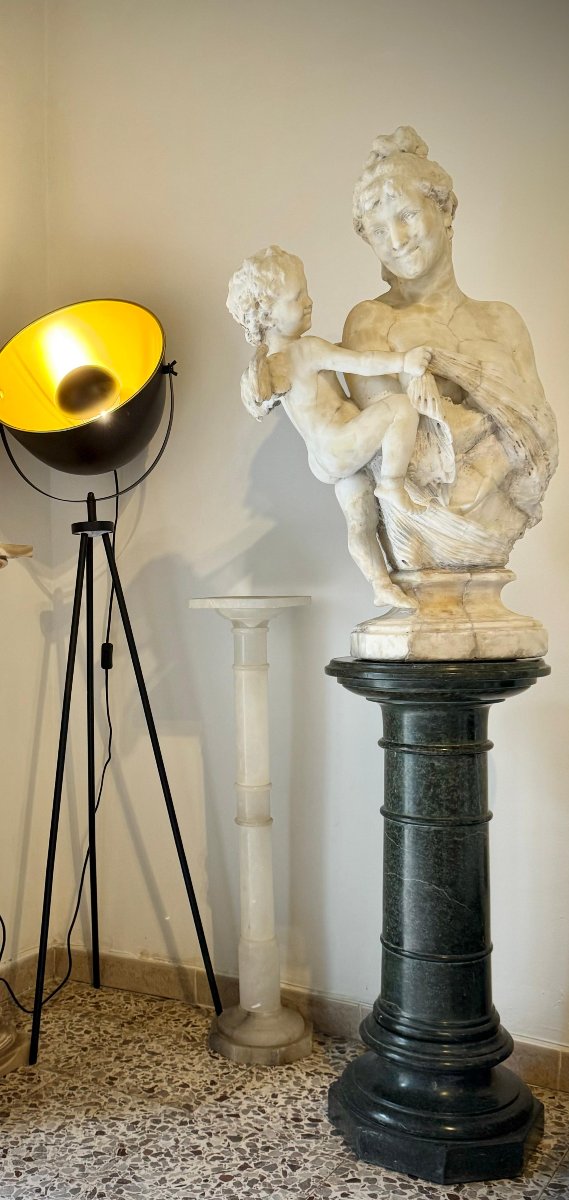 Statua Fanciulla con Eros in Marmo Bianco Statuario di Carrara -photo-4