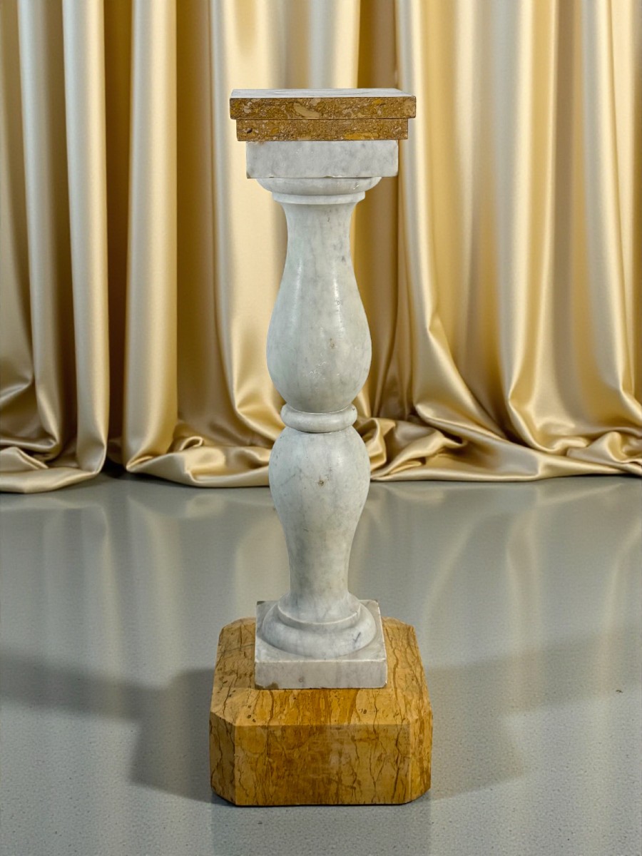 Colonna/capitello architettonico in marmo bianco statuario di Carrara