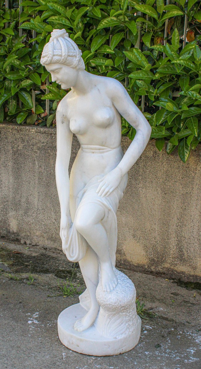Statua Bagnante Nuda in Marmo Bianco 