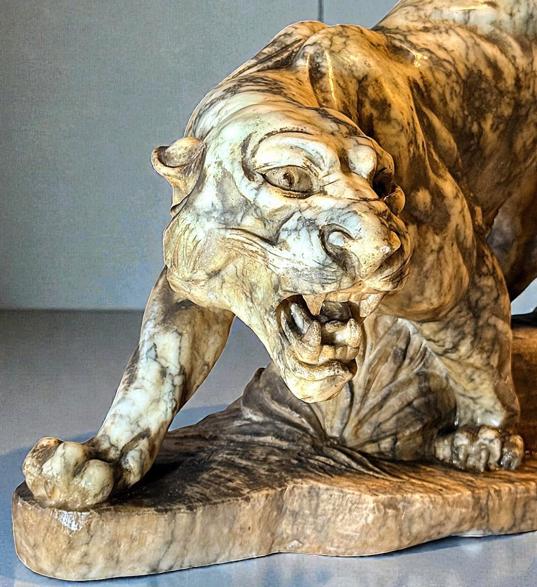Tigre Ruggente scolpita a mano Marmo