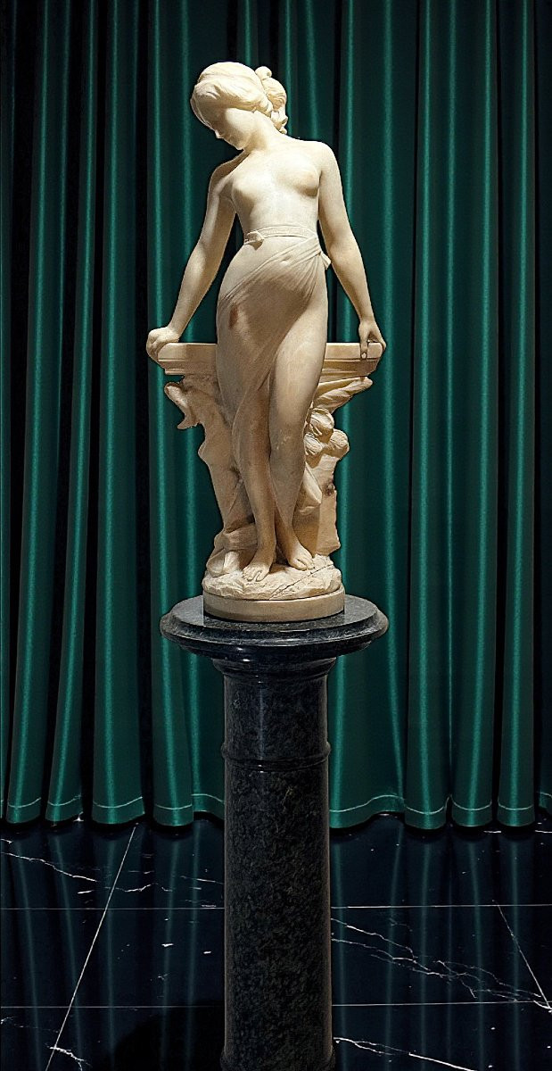 Statua Ninfa Nuda che posa su una fontana, con Colonna in Marmo -photo-2