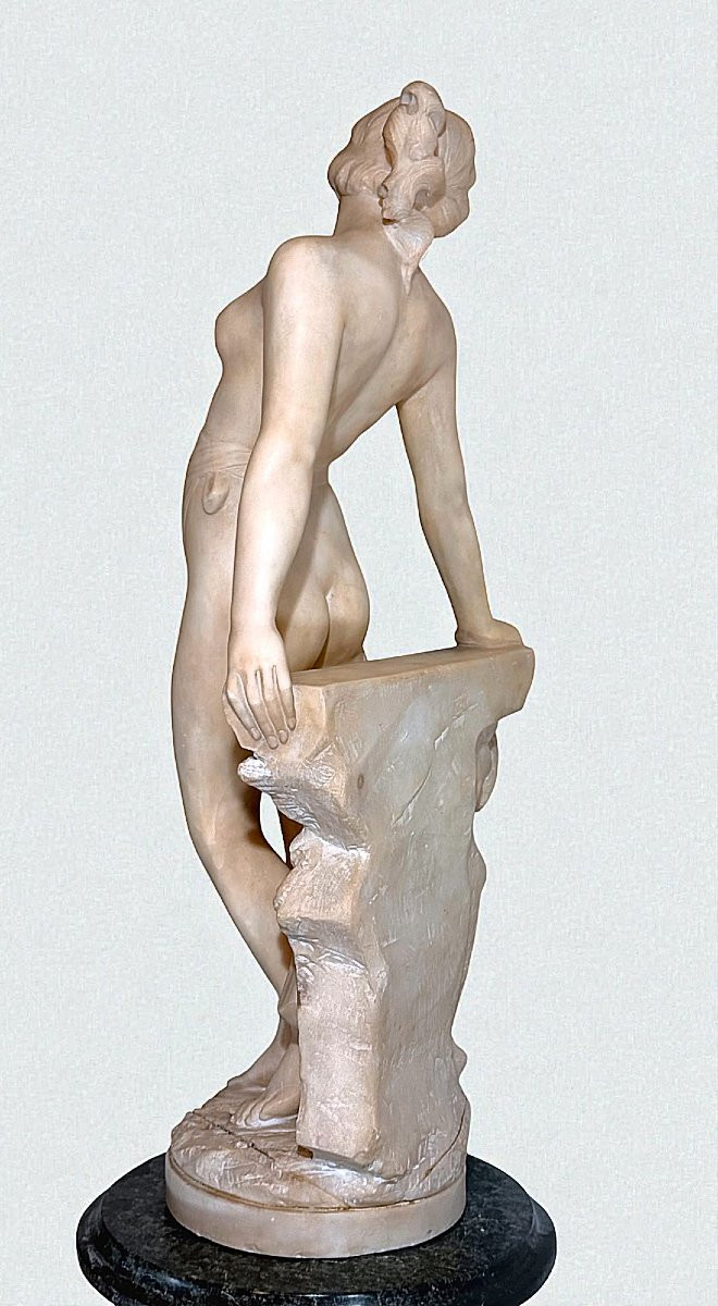 Statua Ninfa Nuda che posa su una fontana, con Colonna in Marmo -photo-4