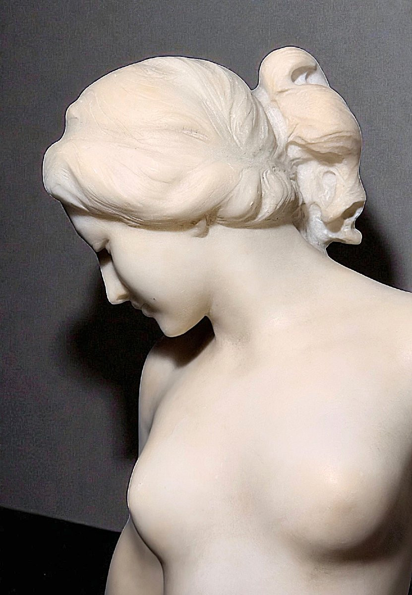 Statua Ninfa Nuda che posa su una fontana, con Colonna in Marmo -photo-4