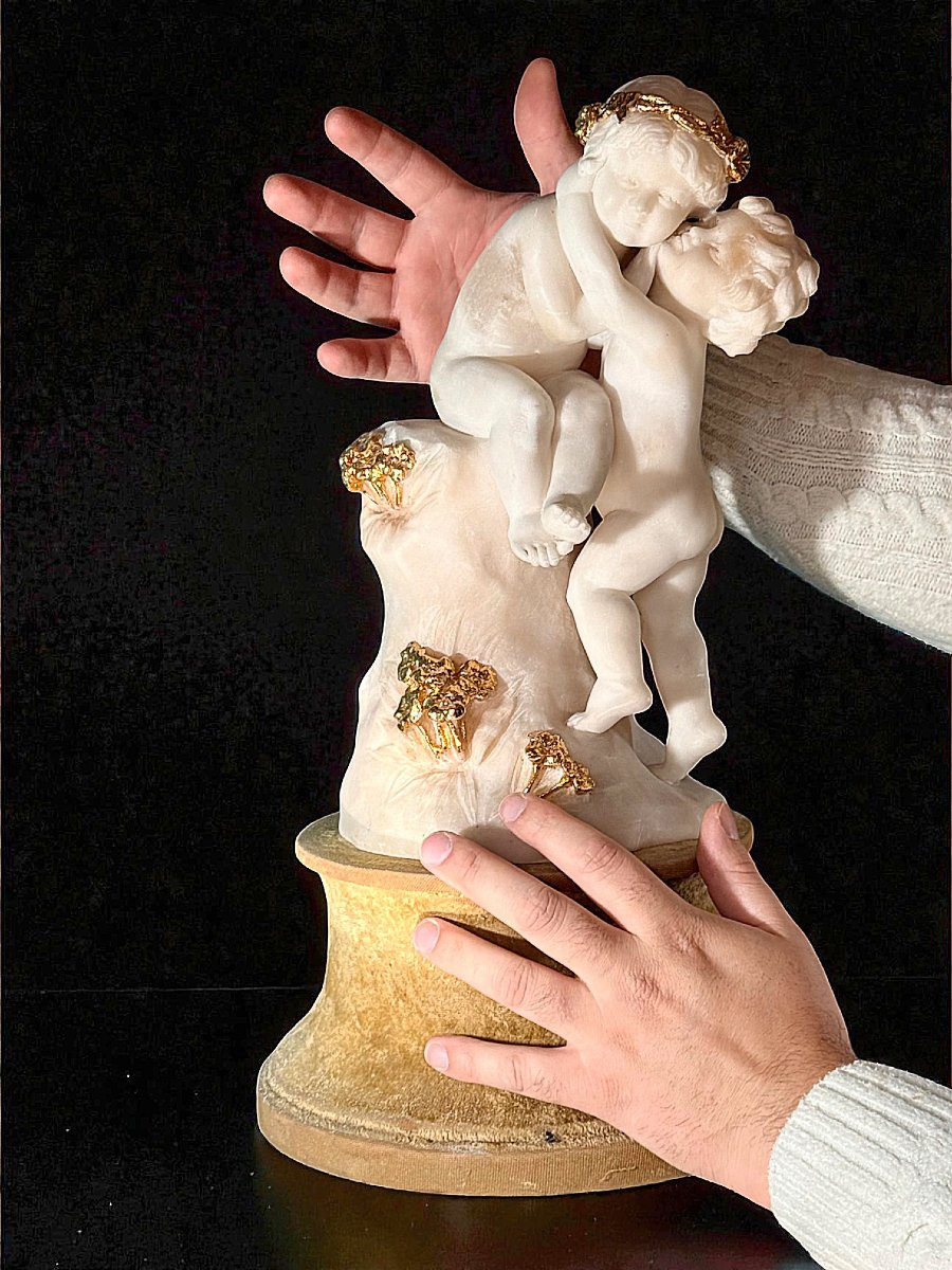Coppia di Putti Allegorici che giocano in Marmo ed Oro-photo-4