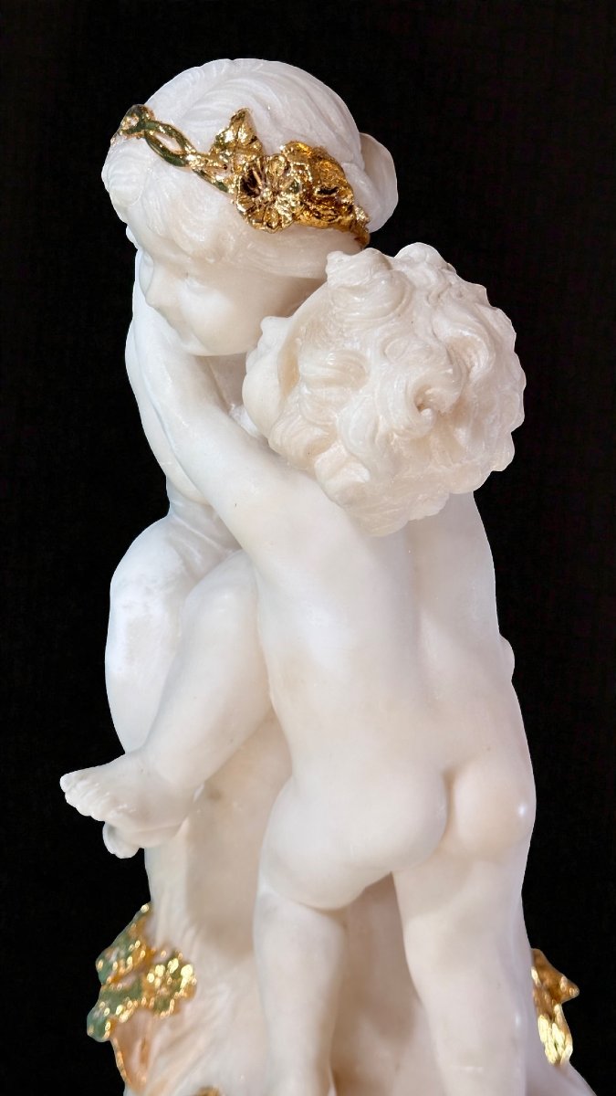 Coppia di Putti Allegorici che giocano in Marmo ed Oro-photo-3