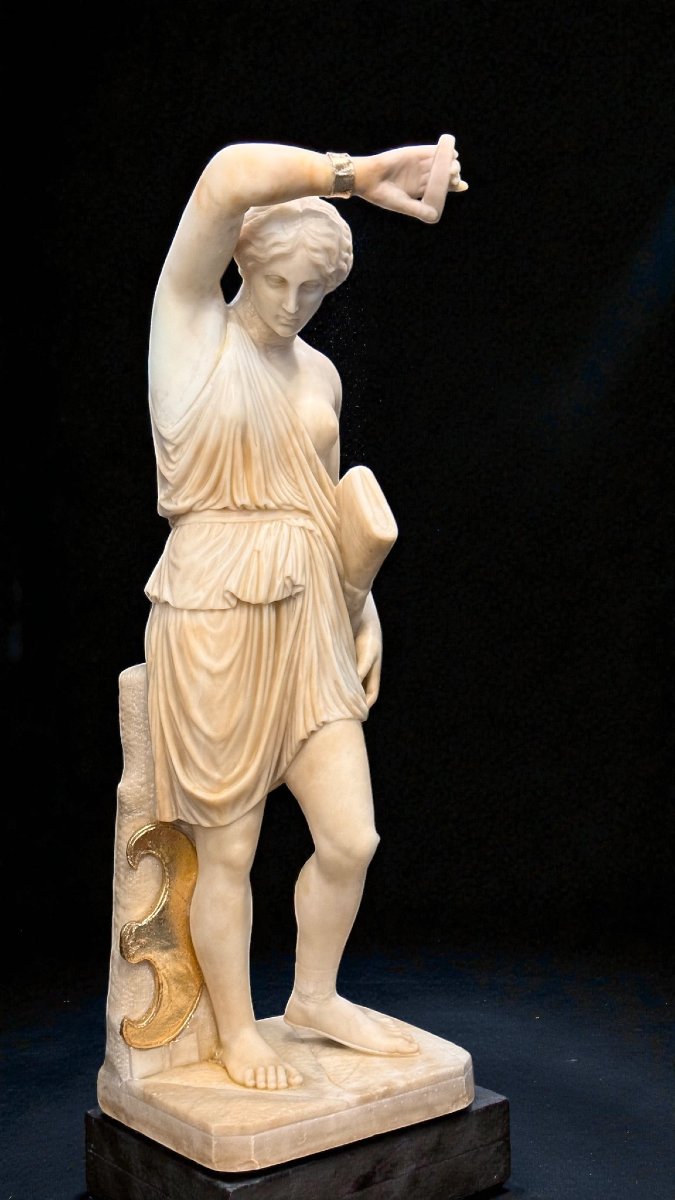 Statua Afrodite Guerriera con dettagli in foglia oro 24 carati, Marmo, Frilli scultore -photo-4