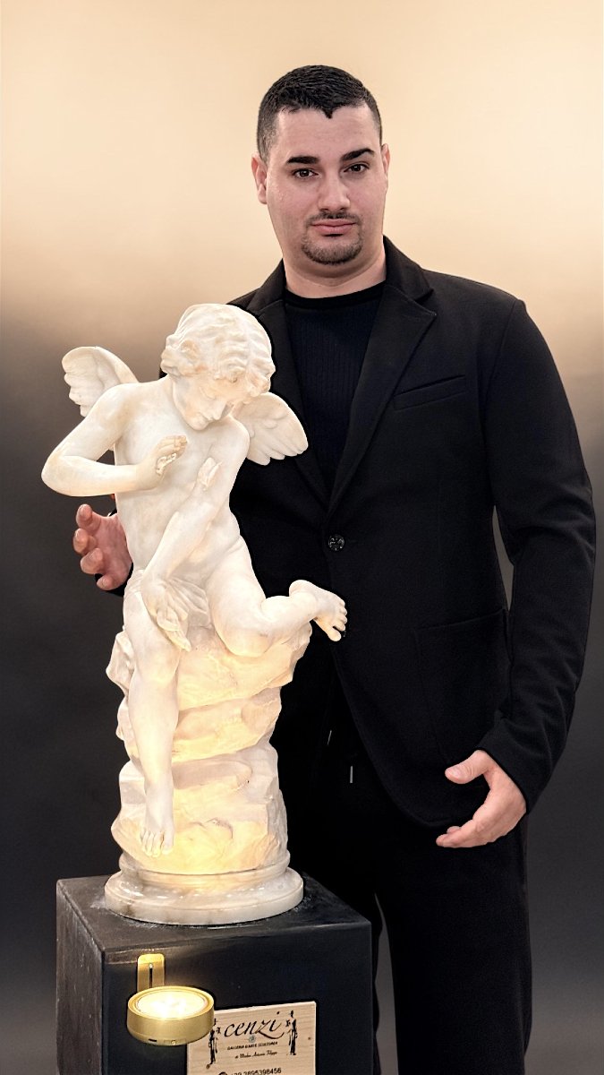 Statua giovane putto che gioca con una Farfalla in Marmo -photo-4