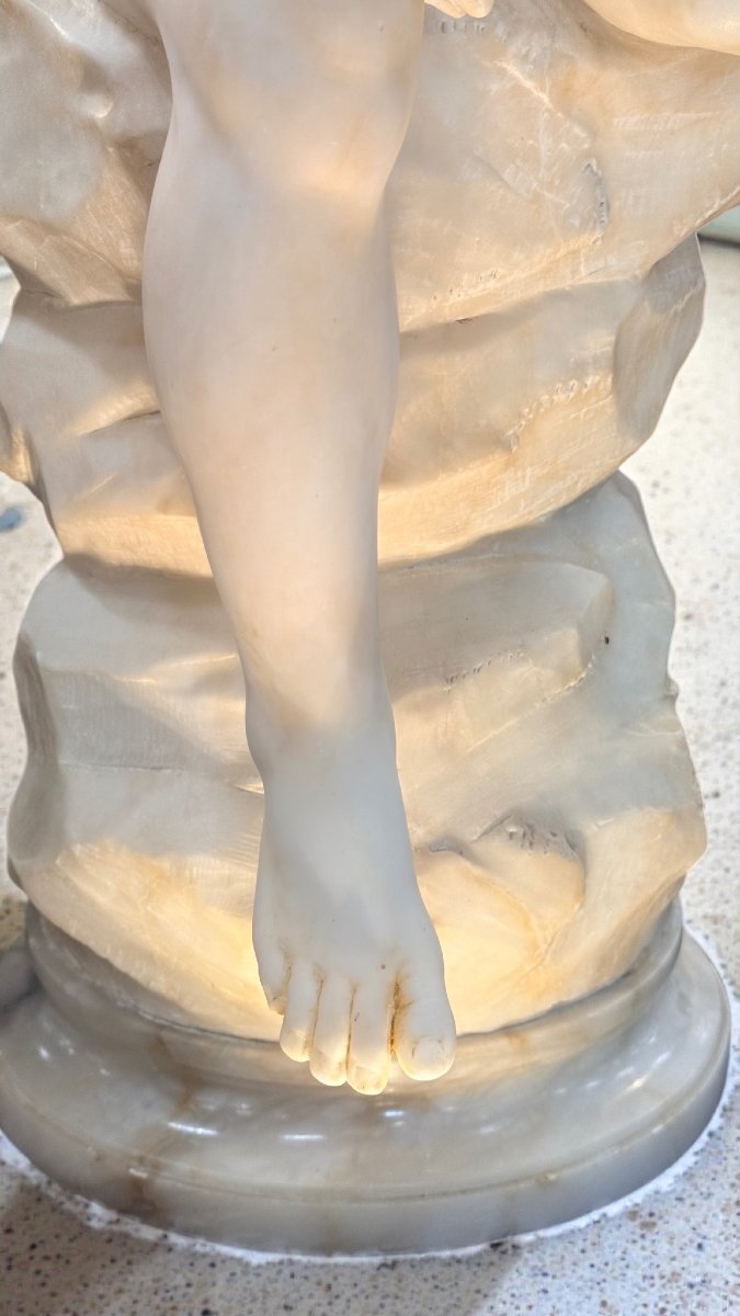Statua giovane putto che gioca con una Farfalla in Marmo -photo-1