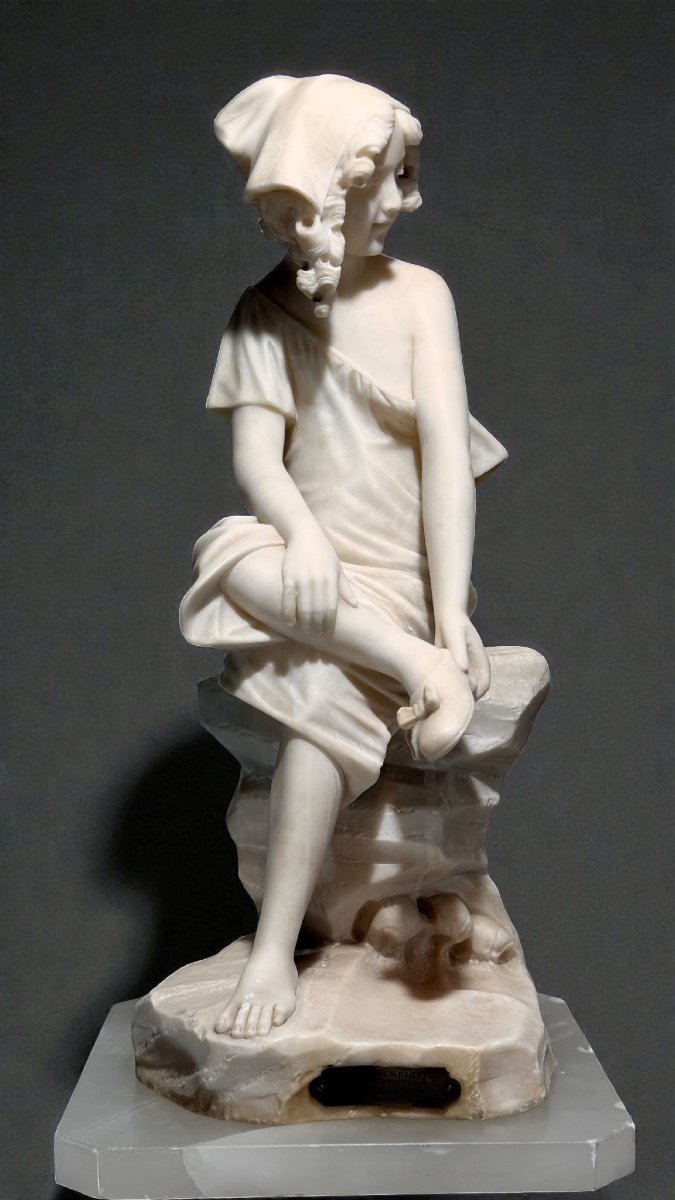 Statua giovane fanciulla sorridente -photo-3