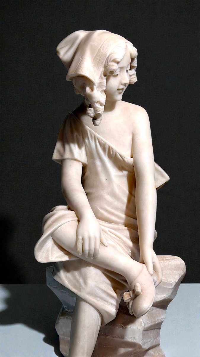 Statua giovane fanciulla sorridente -photo-4