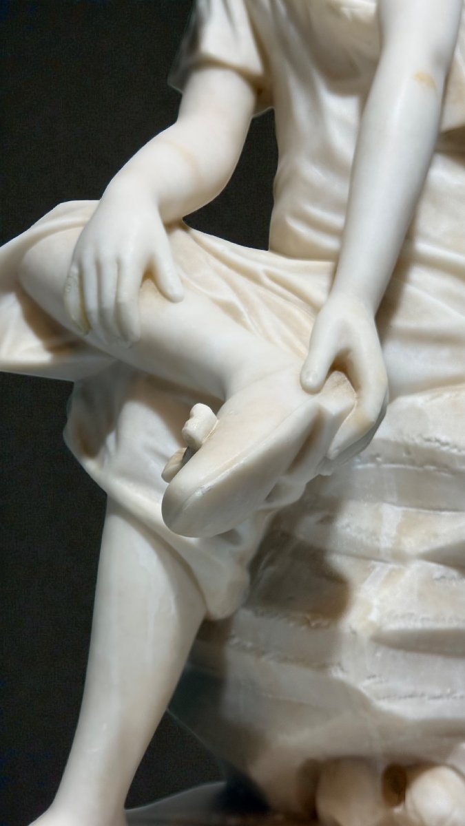 Statua giovane fanciulla sorridente -photo-6