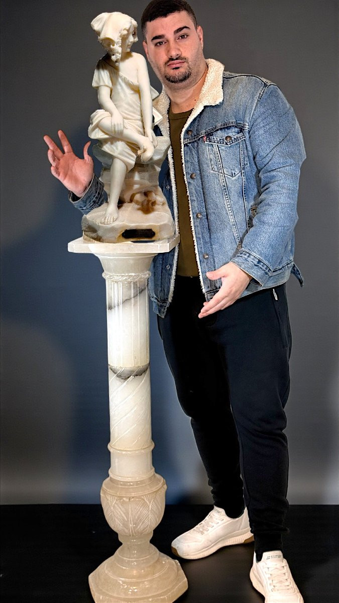 Statua giovane fanciulla sorridente -photo-7