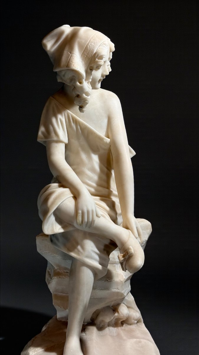 Statua giovane fanciulla sorridente -photo-8