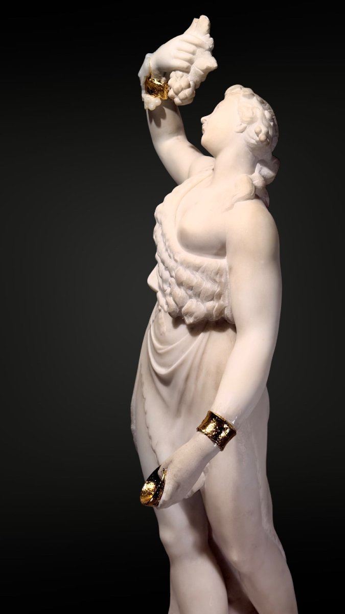 Statua Erigonne con grappolo d'uva", scolpita nel Marmo bianco di Carrara-photo-2