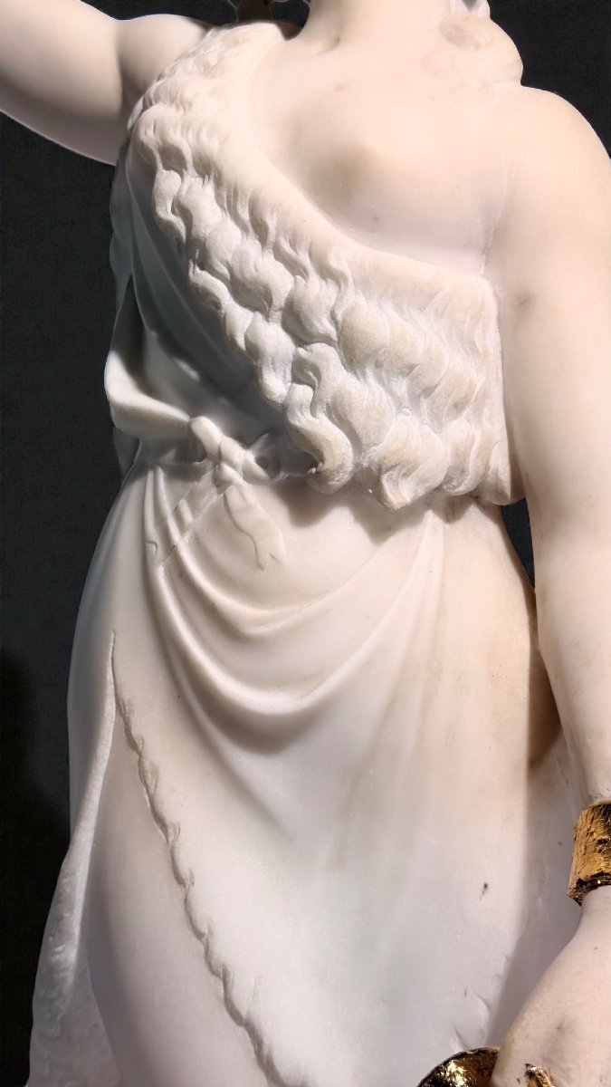 Statua Erigonne con grappolo d'uva", scolpita nel Marmo bianco di Carrara-photo-3