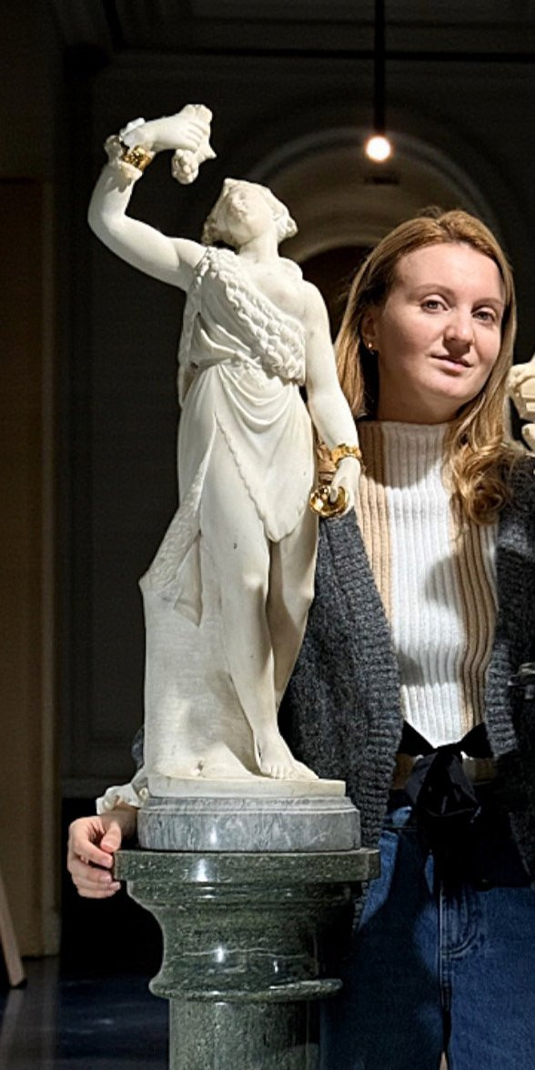 Statua Erigonne con grappolo d'uva", scolpita nel Marmo bianco di Carrara-photo-6