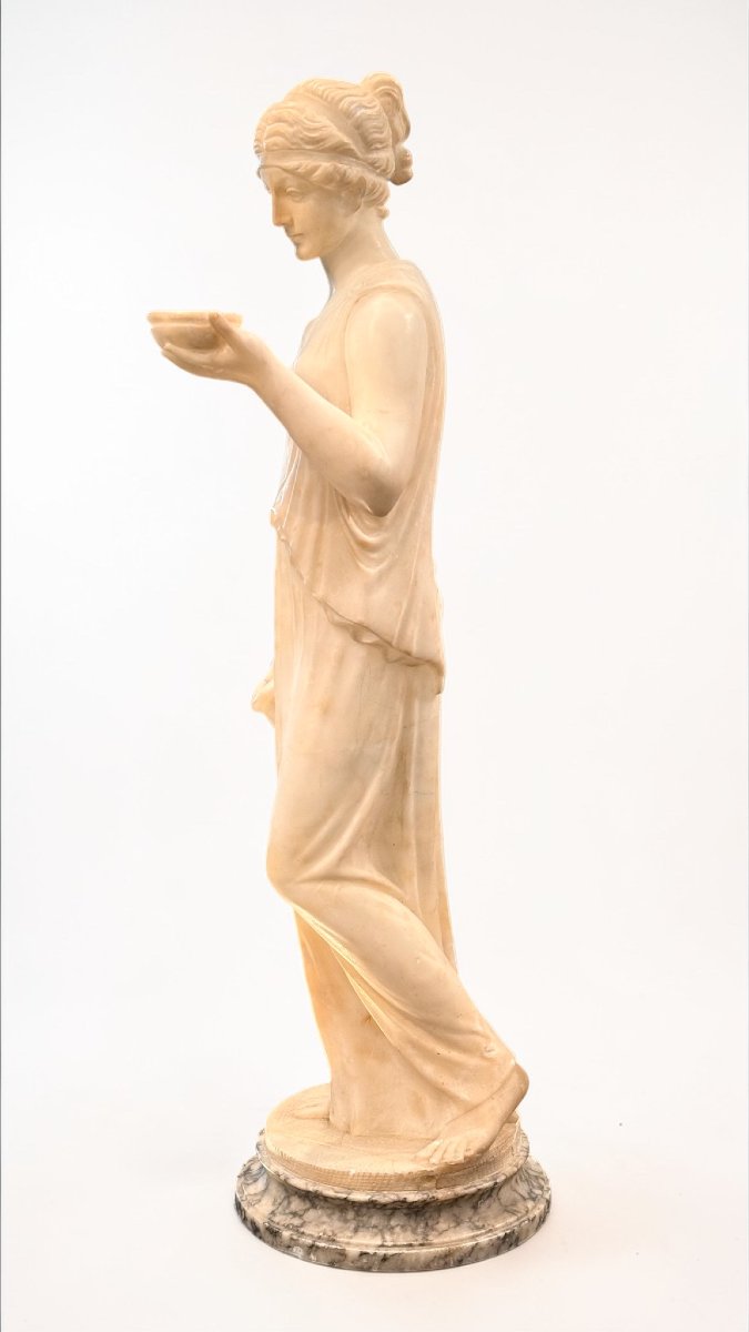 Statua raffigurante Dea Greca Ebe-photo-1