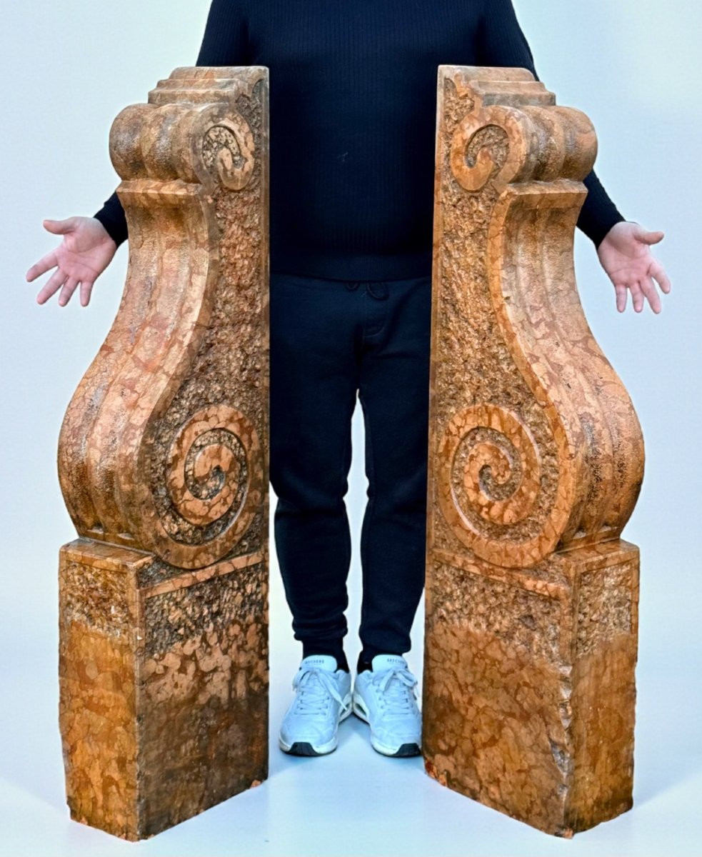 Coppia di grandi elementi architettonici interamente scolpiti a mano nel marmo rosso di Verona-photo-2