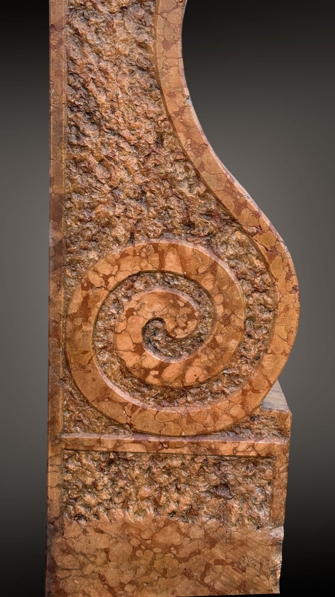 Coppia di grandi elementi architettonici interamente scolpiti a mano nel marmo rosso di Verona-photo-7