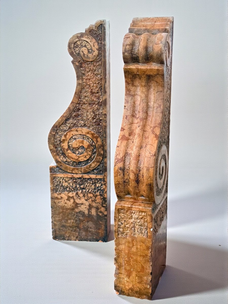 Coppia di grandi elementi architettonici interamente scolpiti a mano nel marmo rosso di Verona-photo-8