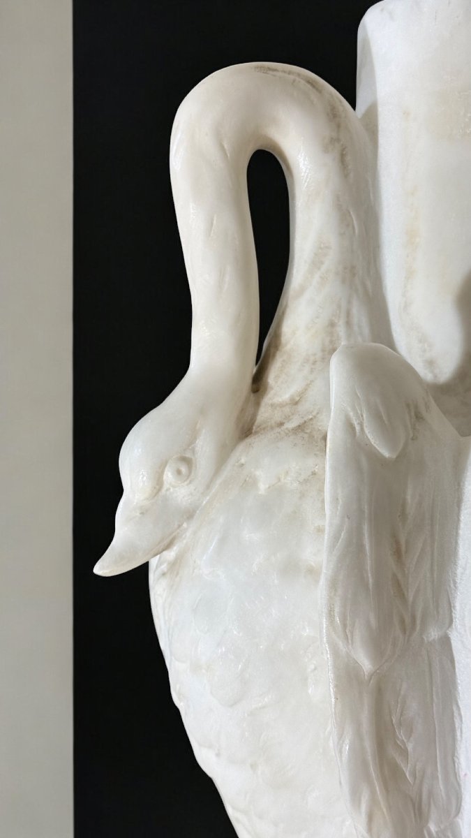 Tavolino ottagonale con piedistallo decorato con cigni-photo-4