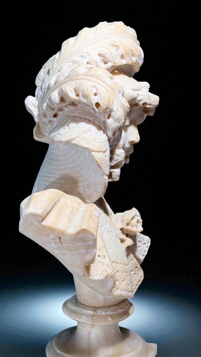 Busto raffigurante una giovane donna sorridente-photo-4