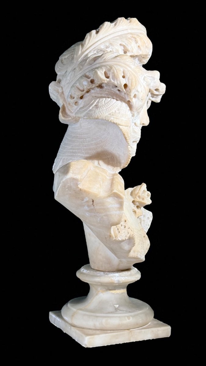 Busto raffigurante una giovane donna sorridente-photo-1