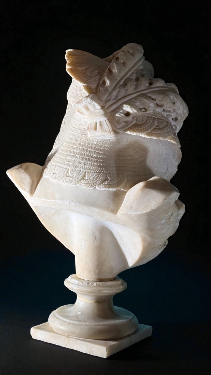 Busto raffigurante una giovane donna sorridente-photo-4