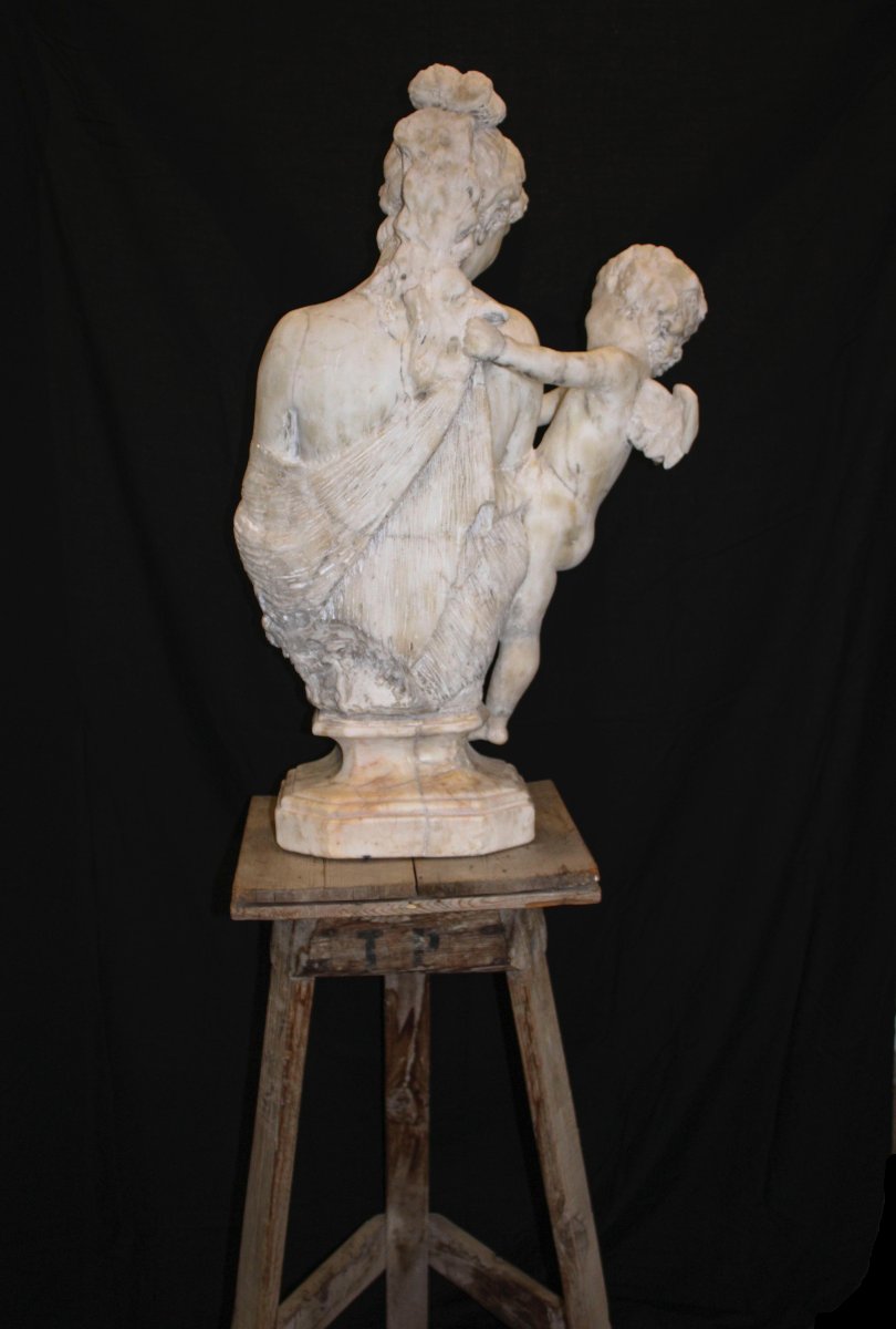 Statua fanciulla con Eros in Marmo Bianco Statuario di Carrara -photo-2