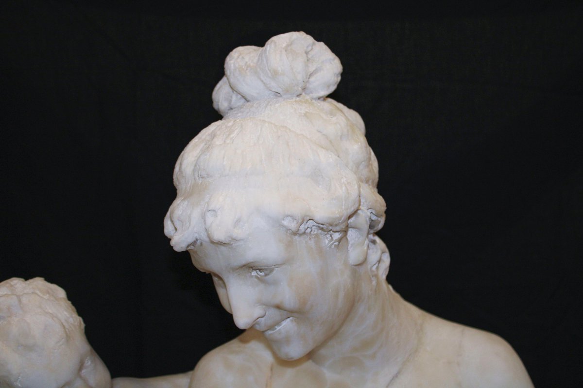 Statua fanciulla con Eros in Marmo Bianco Statuario di Carrara -photo-5