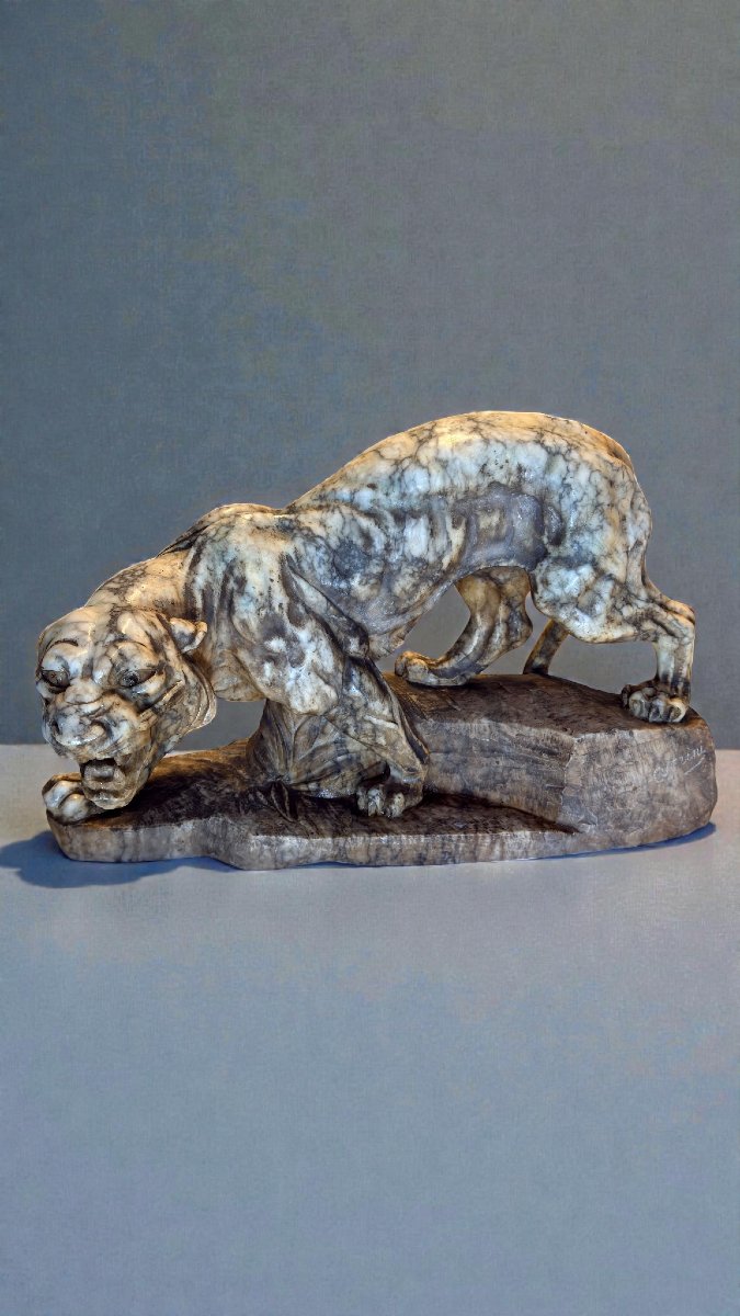 Tigre Ruggente, interamente scolpita a mano in marmo giallo Arabescato -photo-4